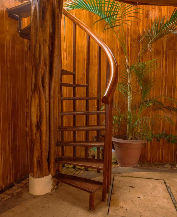 Hostal Poseidon Puerto Cayo Exterior photo