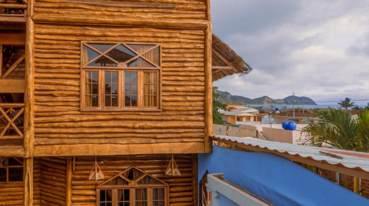 Hostal Poseidon Puerto Cayo Exterior photo